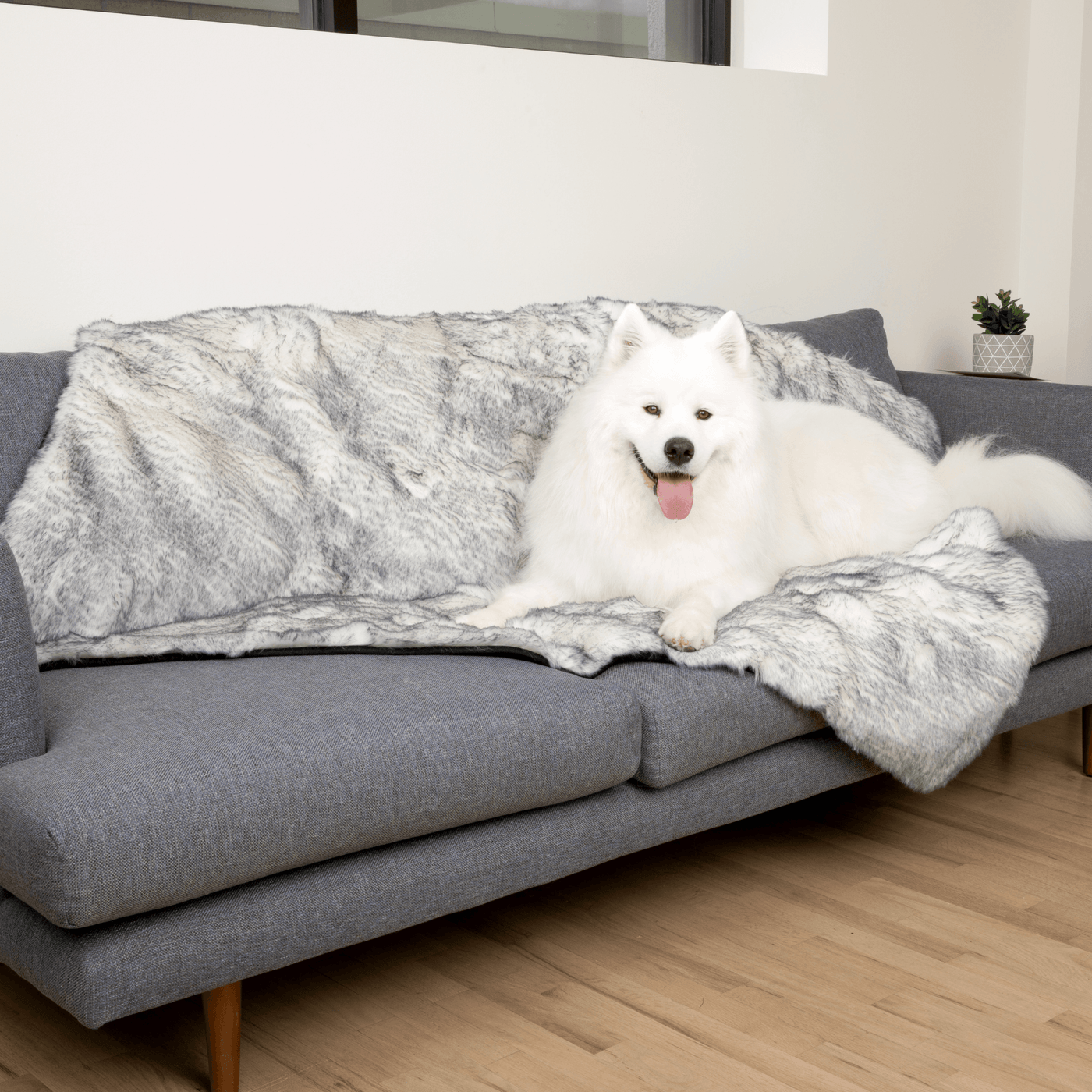 PupProtector™ Luxe Waterproof Faux Fur Blanket - Ultra Plush Arctic Fox